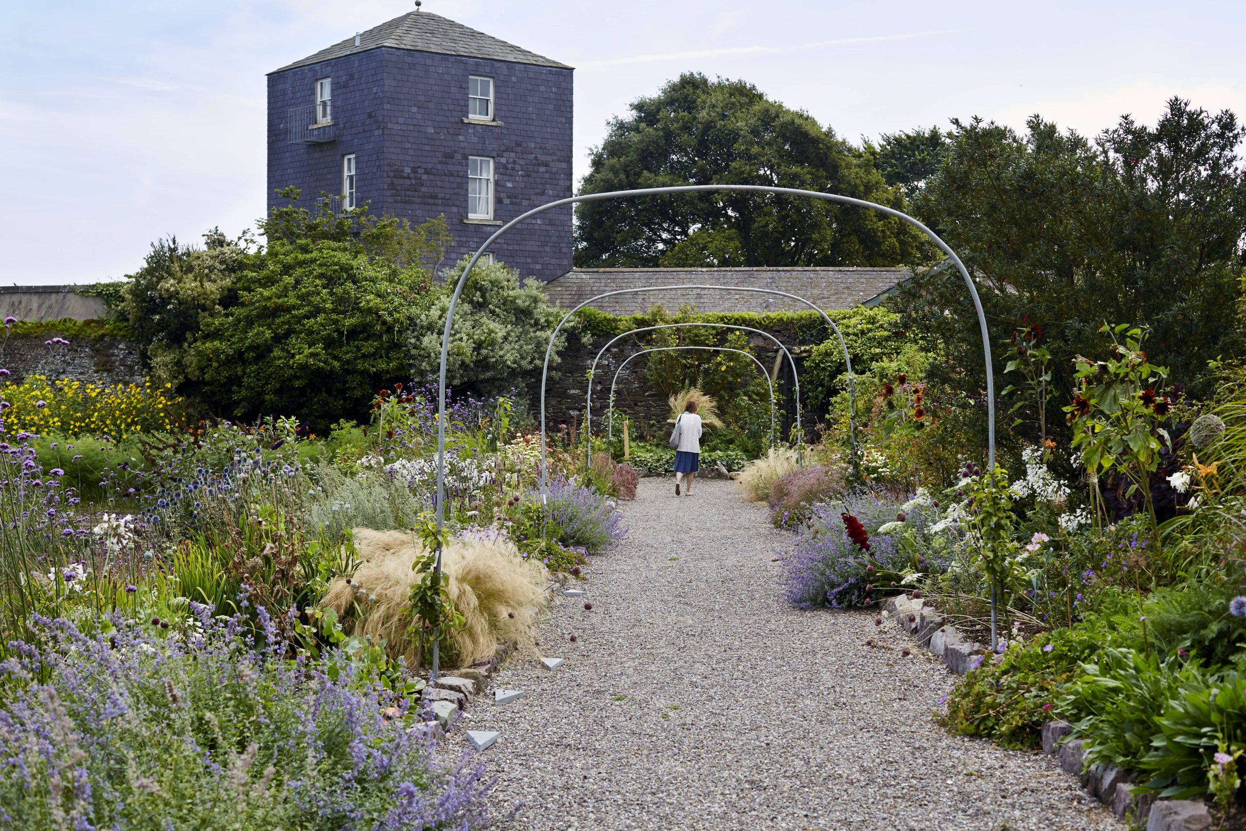 Creating a Garden with Year-Round Seasonal Blooms